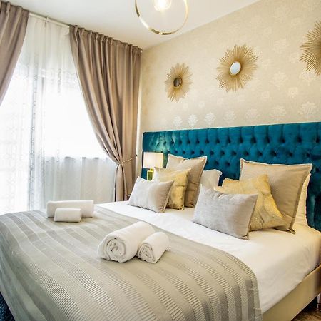 Gaze Out At The City In A Retro-Chic Getaway Лиссабон Экстерьер фото