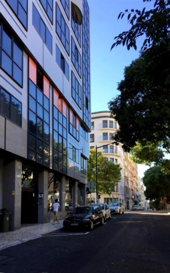 Gaze Out At The City In A Retro-Chic Getaway Лиссабон Экстерьер фото