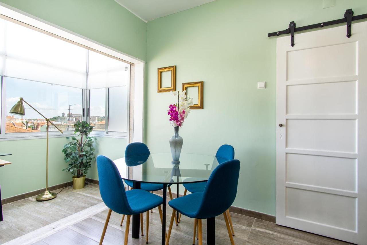 Gaze Out At The City In A Retro-Chic Getaway Лиссабон Экстерьер фото