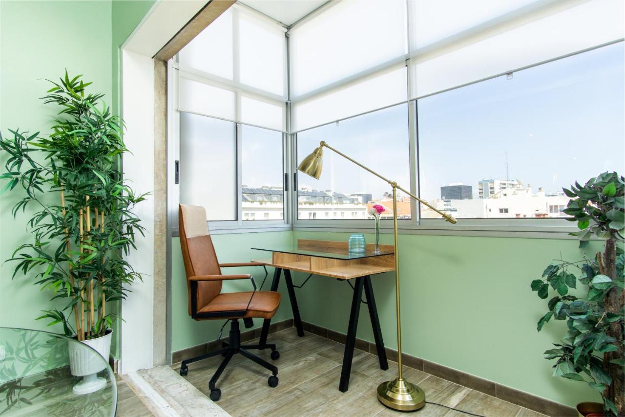 Gaze Out At The City In A Retro-Chic Getaway Лиссабон Экстерьер фото